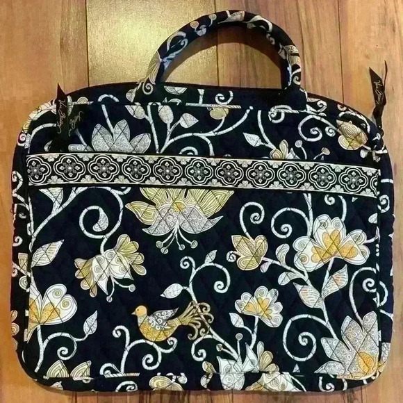 Vera Bradley Handbags - Vera Bradley hand bag